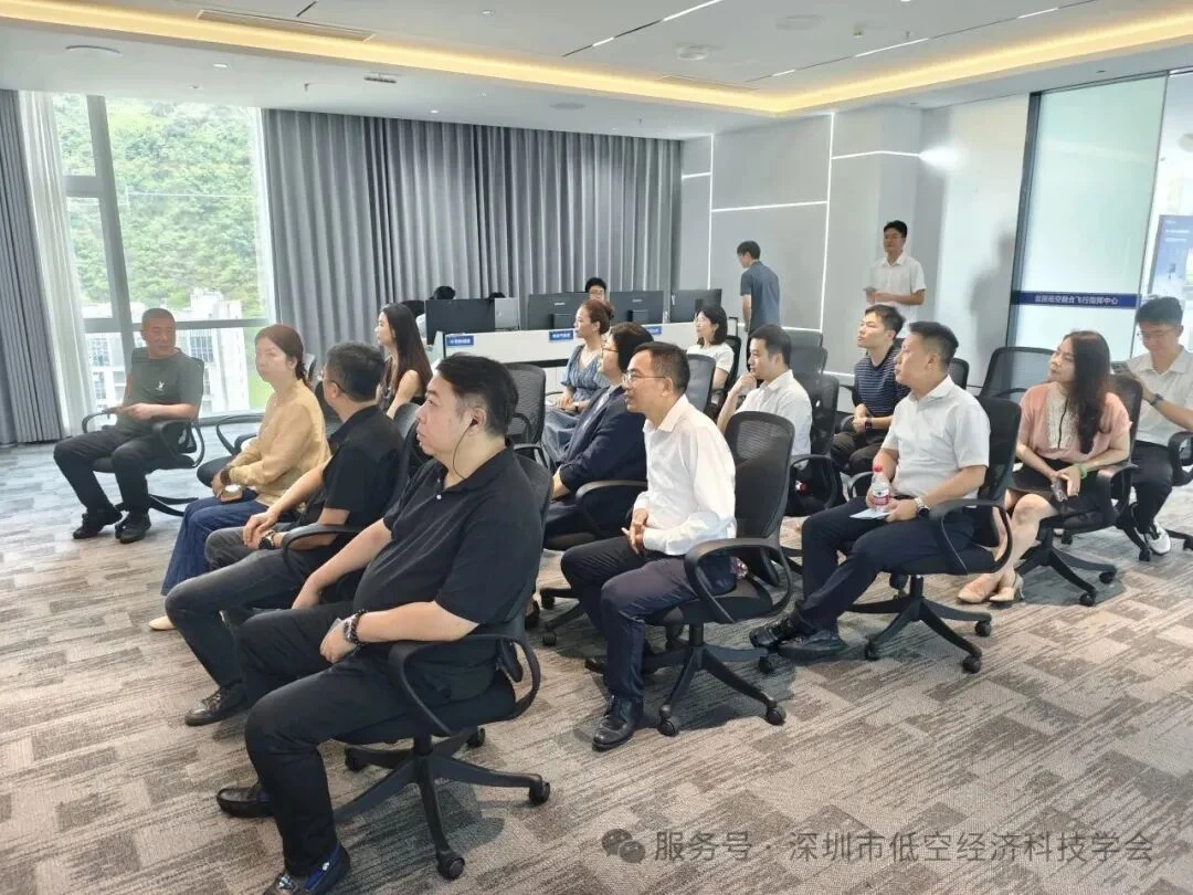 参会代表就低空经济产业发展开展交流